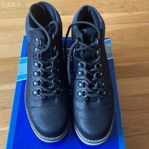 Women’s white mountain boots